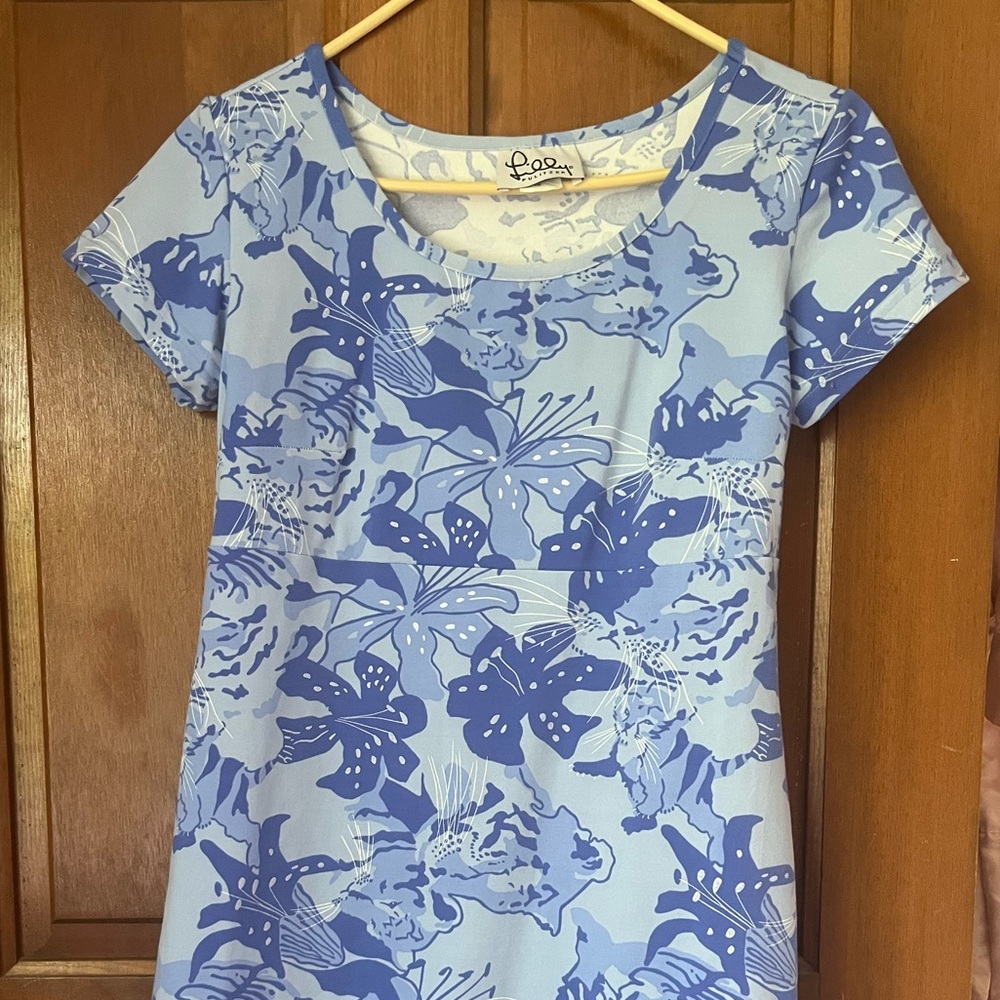 Lilly Pulitzer dress is comfy and stretchy for everyday!